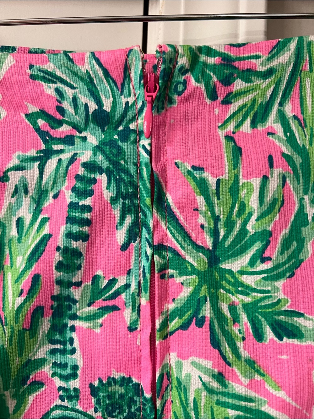 Lilly Pulitzer Hot Pink Mini Skirt with Green Palm Print and White Eyelet Trim - Picture 4 of 5